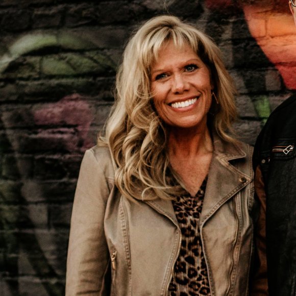 Meet your Posher, Debbie - Picture 1 of 1